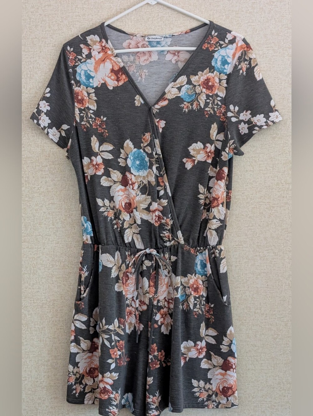 Floral V-Neck Short Sleeve Romper in Charcoal Floral